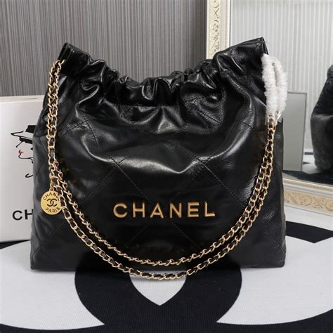 chanel 大きいバッグ|chanel シャネル 22 サイズ.